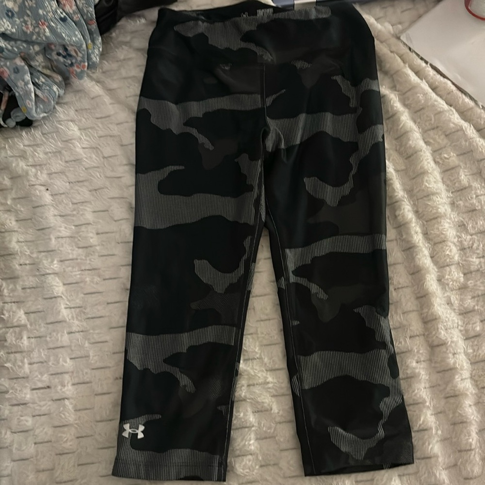 Under armor capri camo leggings